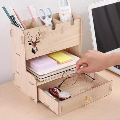 Kệ gỗ đựng văn phòng phẩm hình hươu